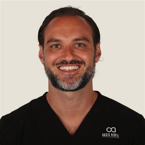 Dental Studio Dr. Robert Renxa .